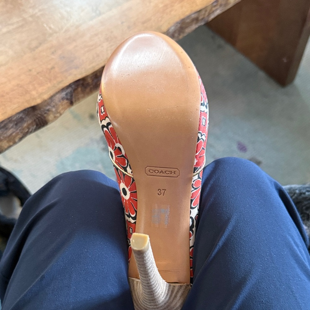 NWOB Coach Floral Heels - Picture 5 of 10